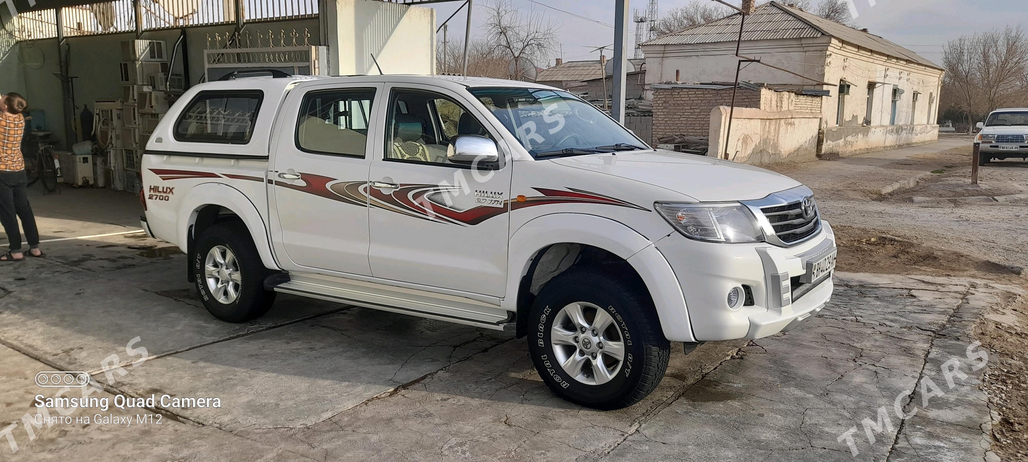 Toyota Hilux 2012 - 335 000 TMT - Теджен - img 4