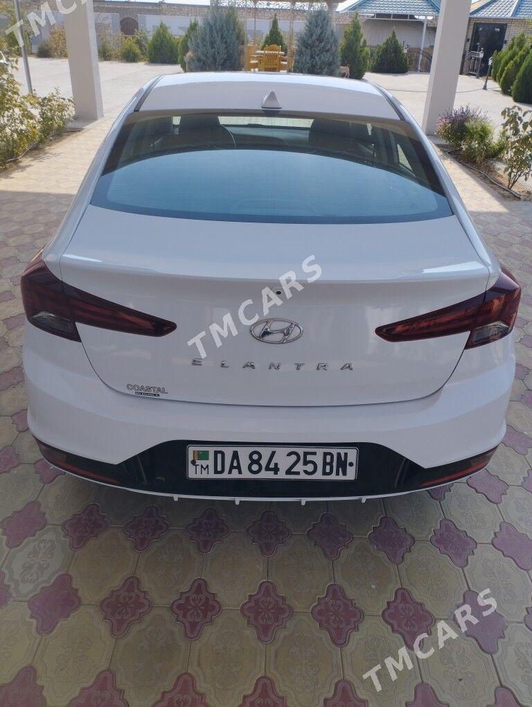 Hyundai Elantra 2019 - 220 000 TMT - Balkanabat - img 2