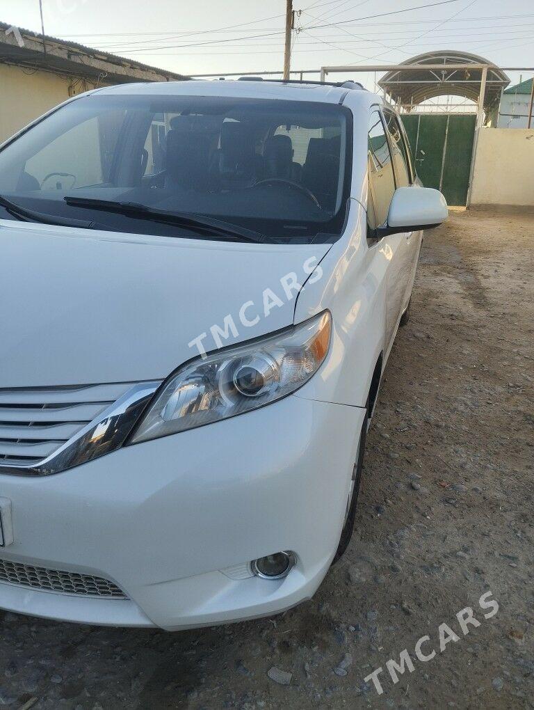 Toyota Sienna 2010 - 275 000 TMT - Анев - img 3