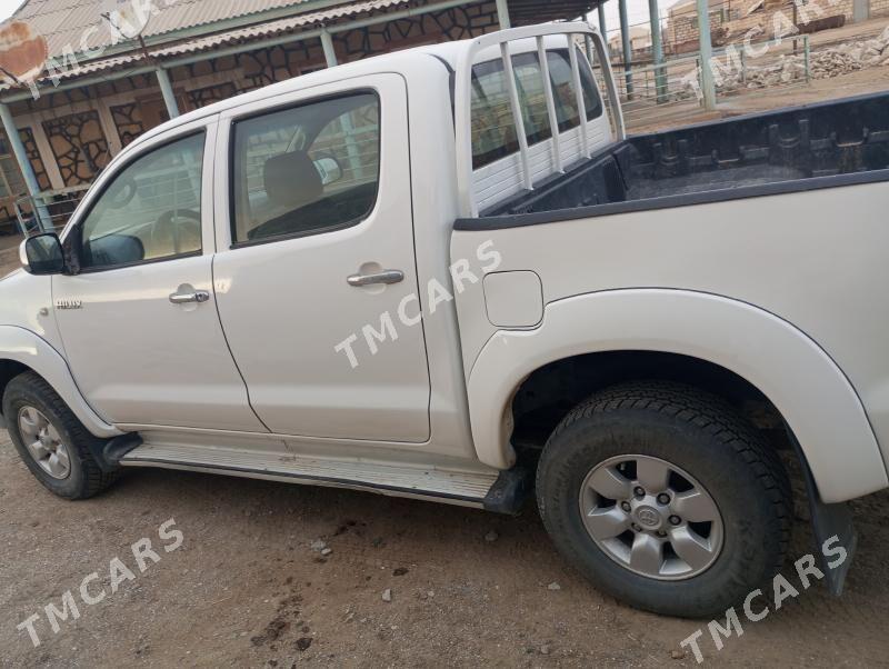 Toyota Hilux 2007 - 140 000 TMT - Эсенгулы - img 2