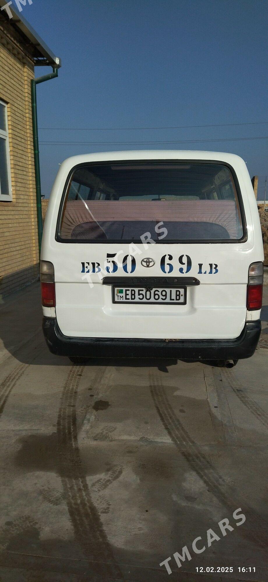 Toyota Hiace 2002 - 100 000 TMT - Çärjew - img 3