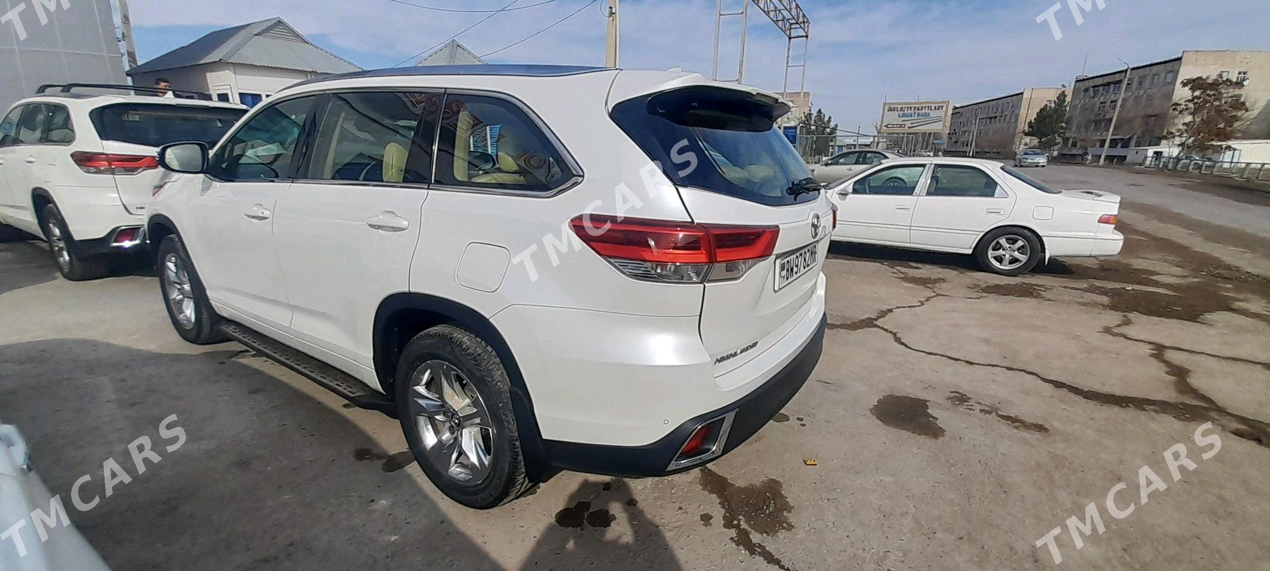 Toyota Highlander 2018 - 475 000 TMT - Мары - img 4