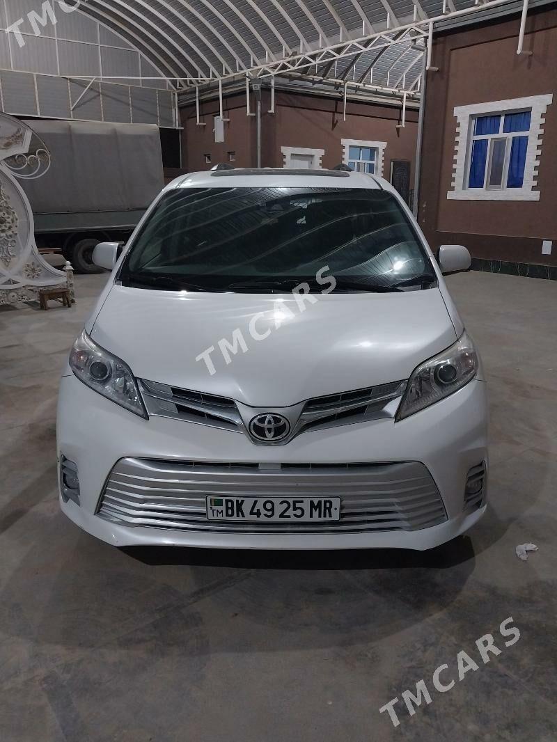 Toyota Sienna 2018 - 400 000 TMT - Байрамали - img 2