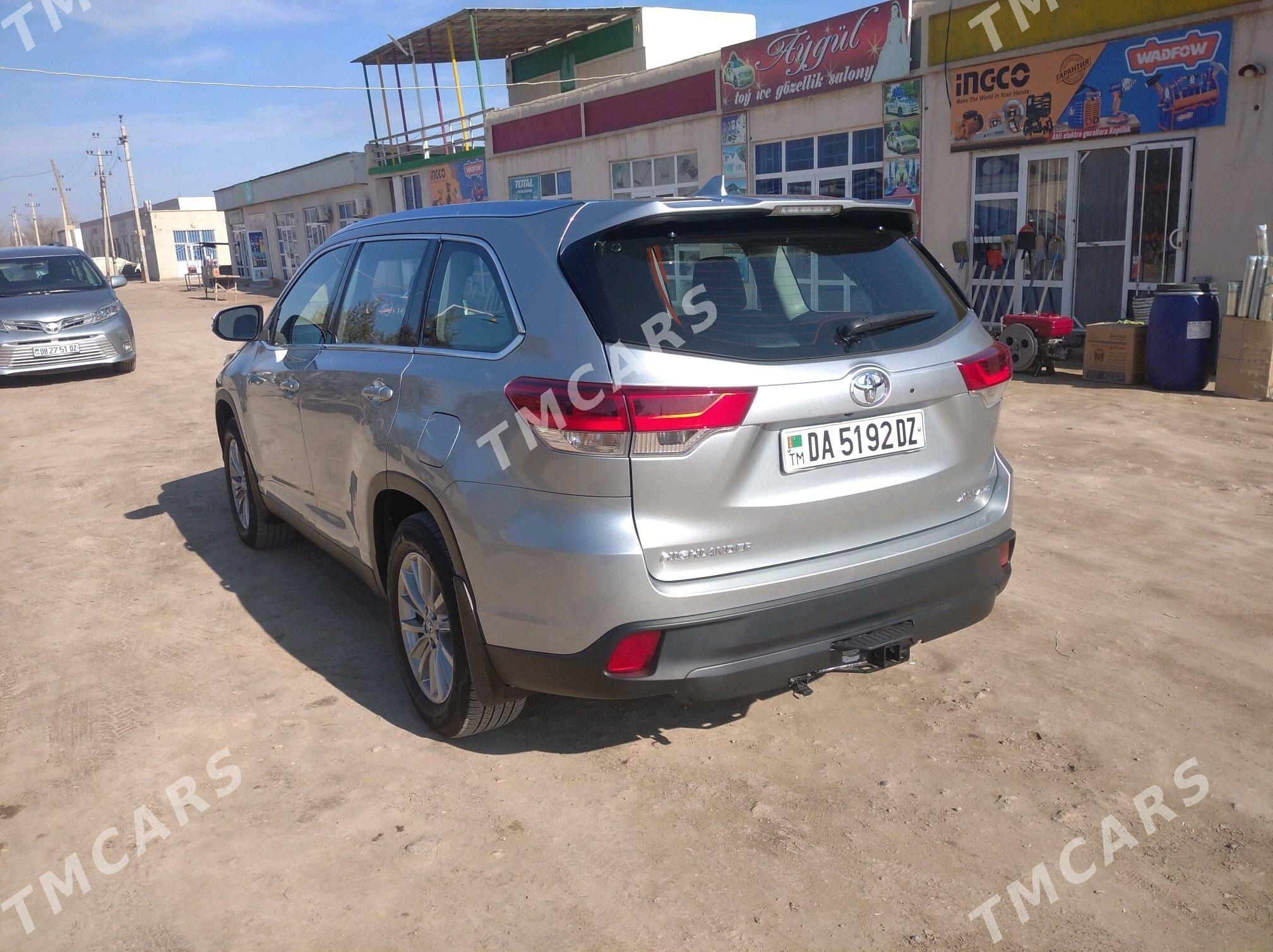 Toyota Highlander 2019 - 380 000 TMT - Акдепе - img 4