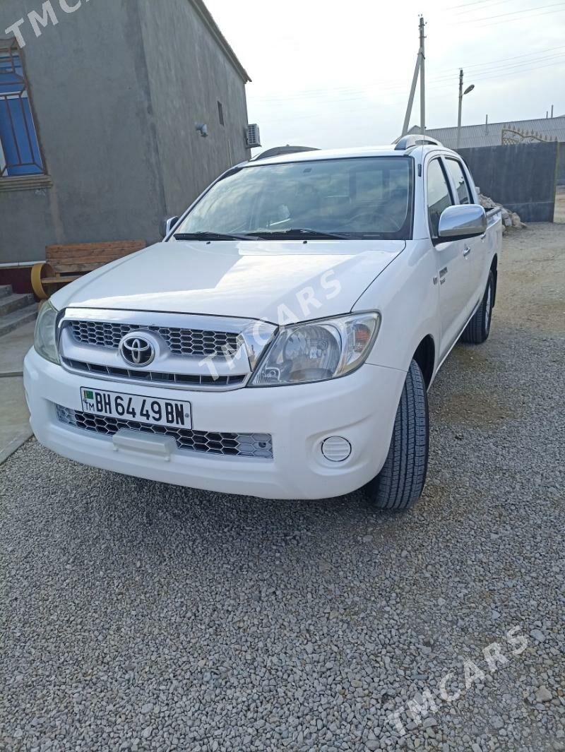 Toyota Hilux 2010 - 220 000 TMT - Гумдаг - img 2