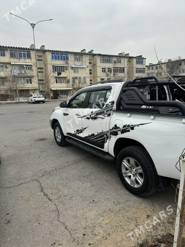 Toyota Hilux 2021 - 495 000 TMT - Aşgabat - img 2