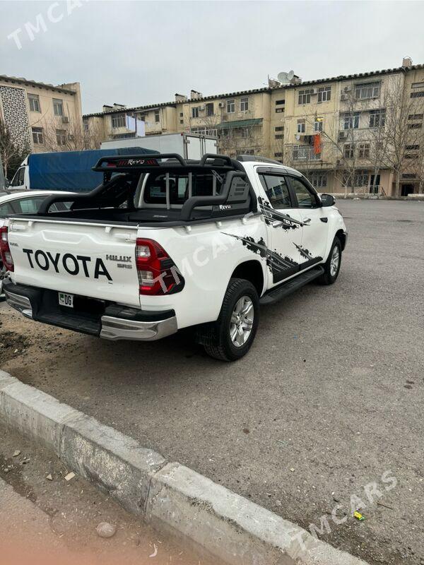 Toyota Hilux 2021 - 495 000 TMT - Aşgabat - img 3