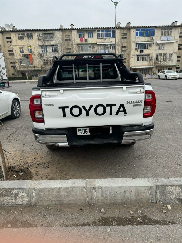 Toyota Hilux 2021 - 495 000 TMT - Aşgabat - img 7