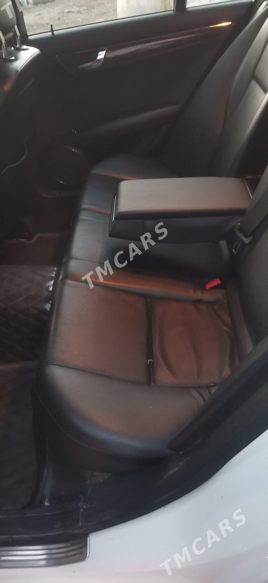 Mercedes-Benz C300 2011 - 220 000 TMT - Dänew - img 5
