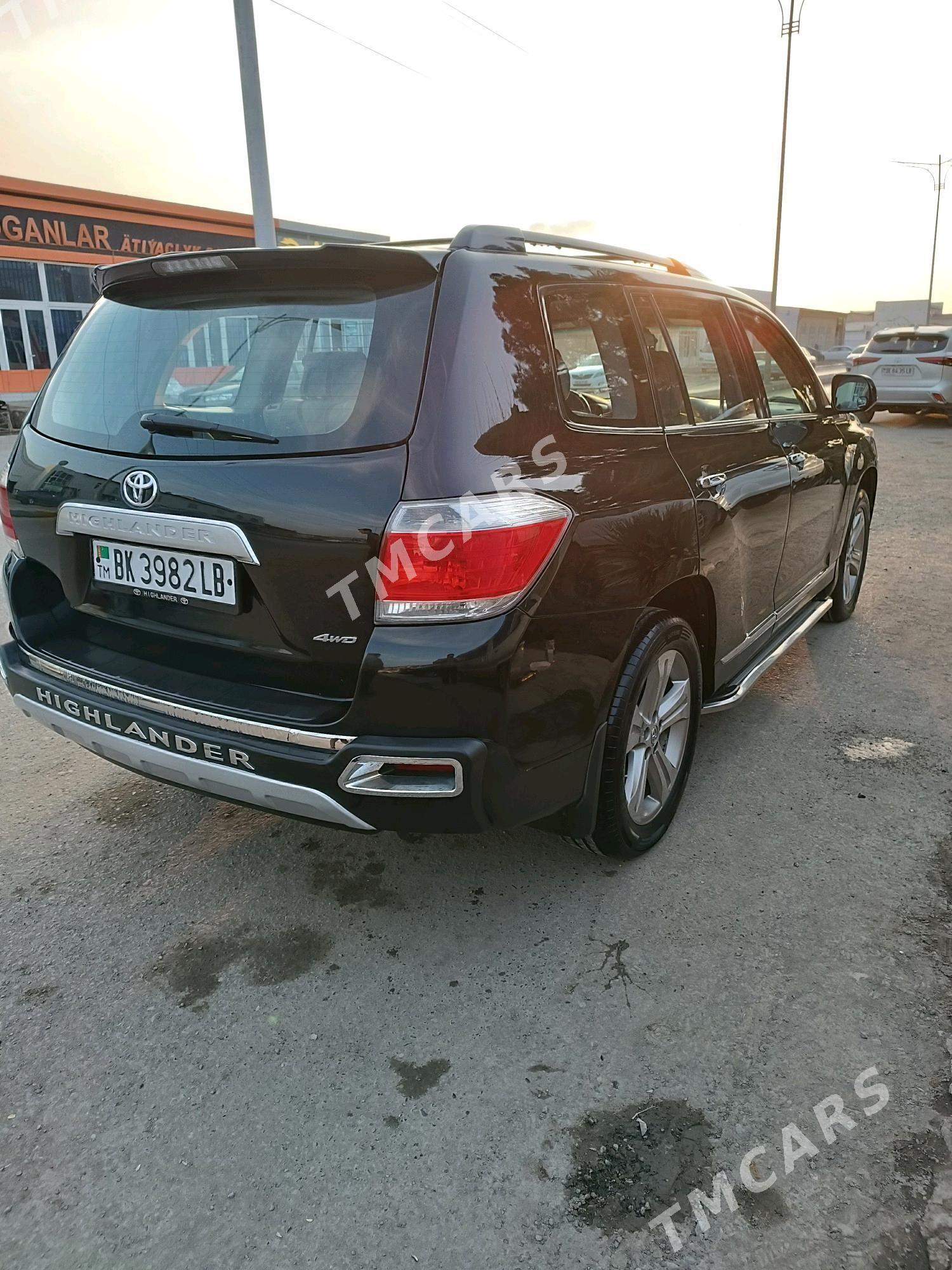 Toyota Highlander 2013 - 310 000 TMT - Saýat - img 2