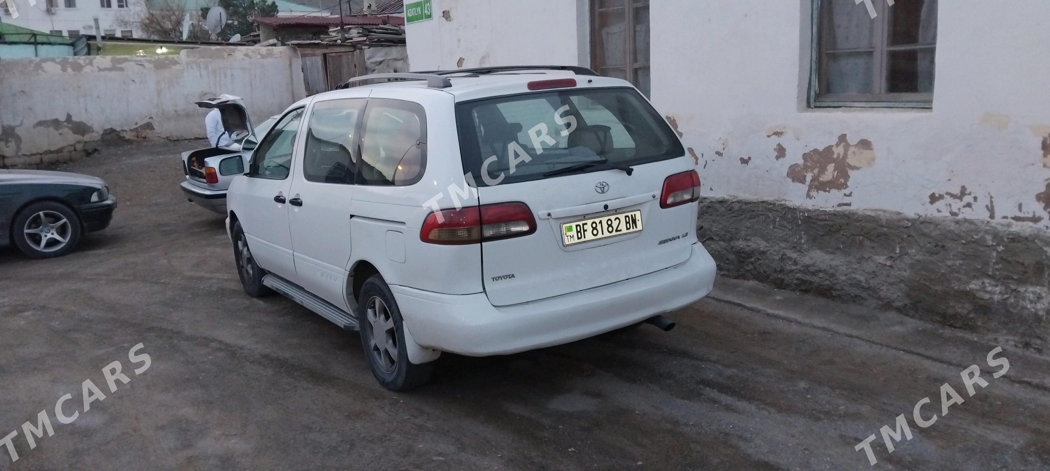 Toyota Sienna 2002 - 125 000 TMT - Türkmenbaşy - img 3