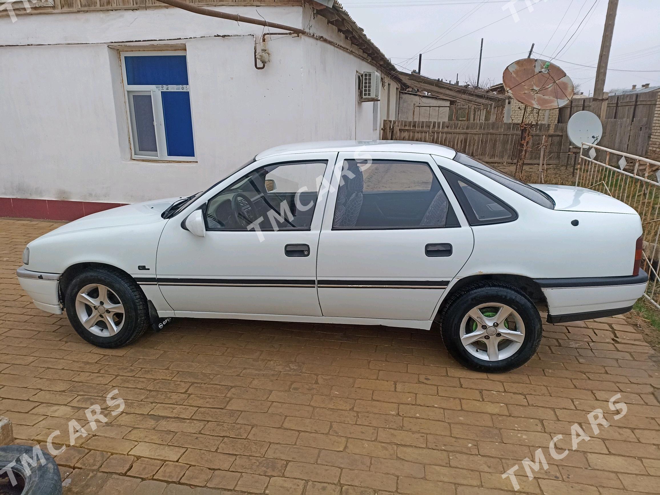 Opel Vectra 1989 - 32 000 TMT - Байрамали - img 2