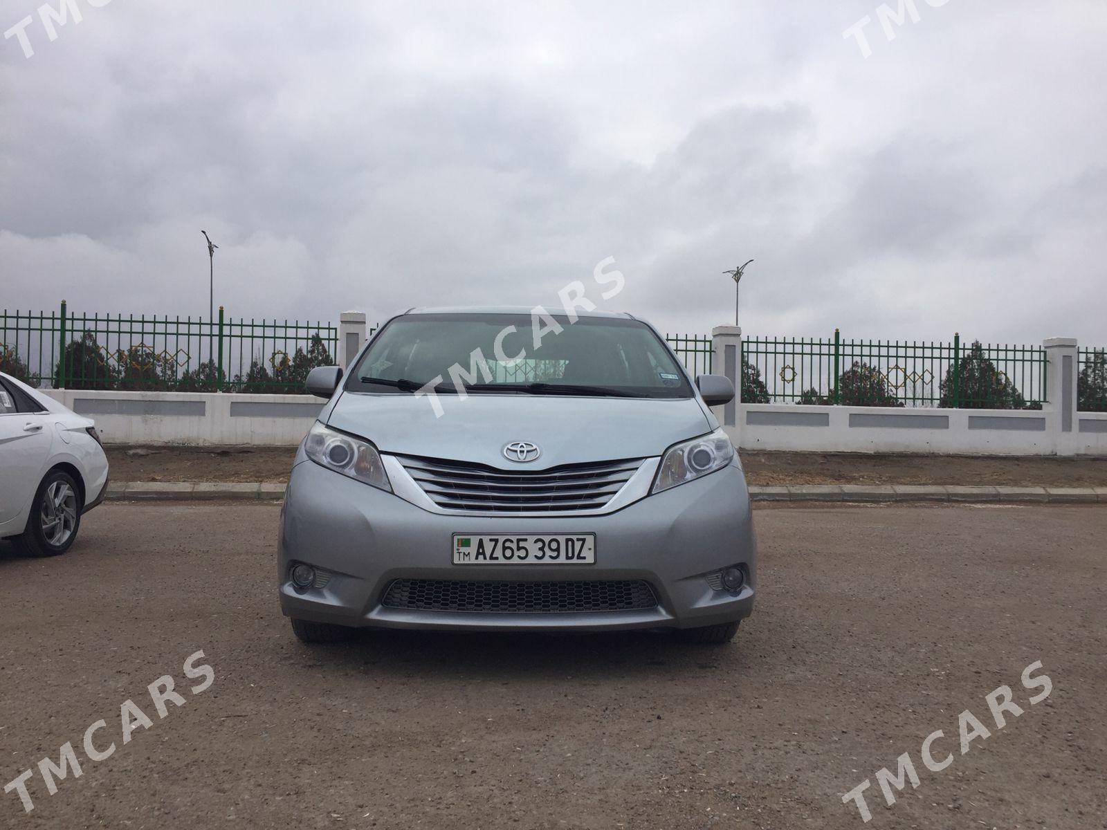 Toyota Sienna 2016 - 285 000 TMT - Şabat etr. - img 2