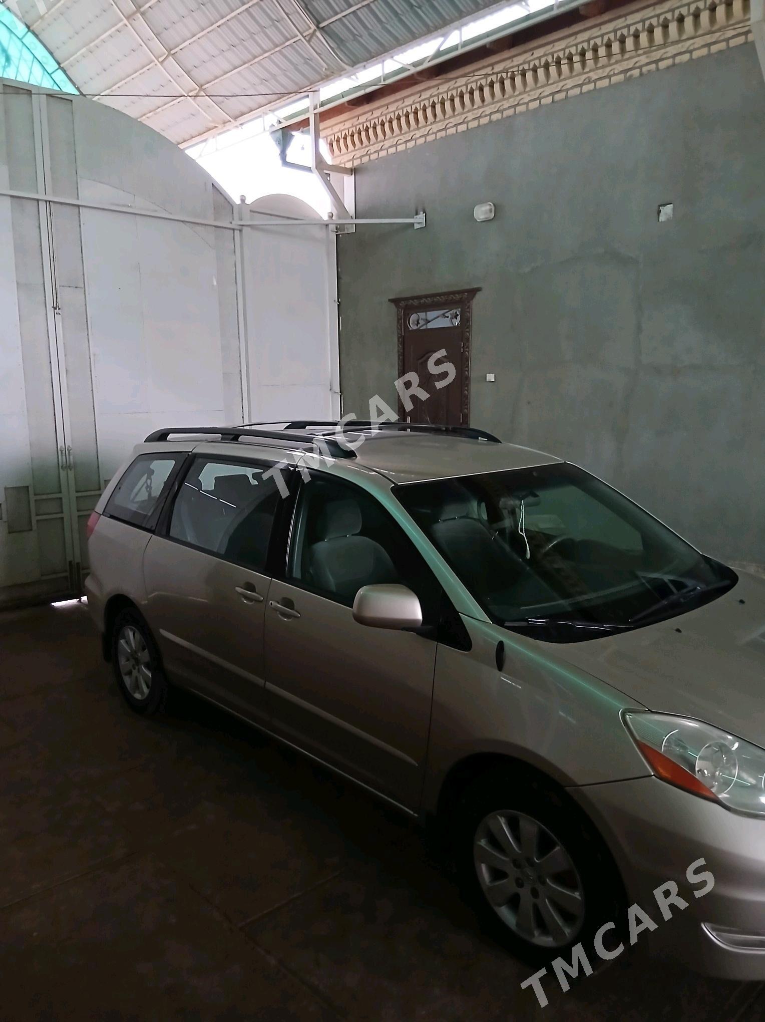 Toyota Sienna 2006 - 200 000 TMT - Гурбансолтан Едже - img 3