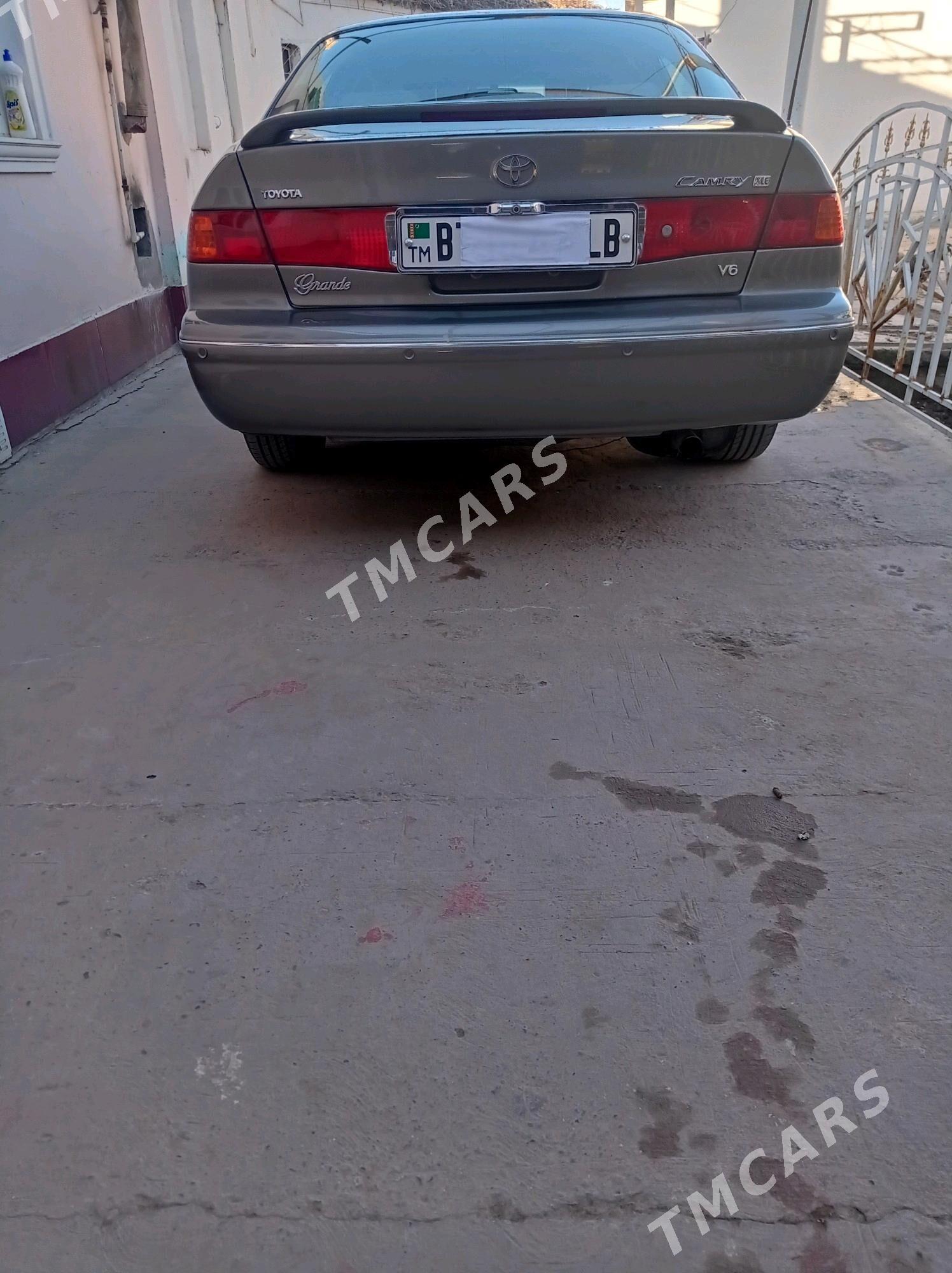 Toyota Camry 2001 - 160 000 TMT - Saýat - img 2