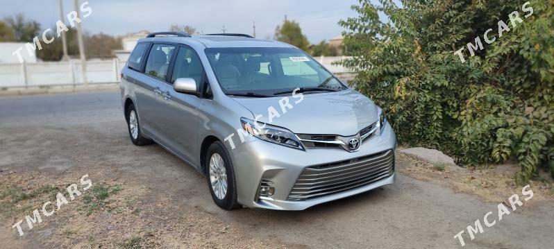 Toyota Sienna 2017 - 400 000 TMT - Мары - img 3