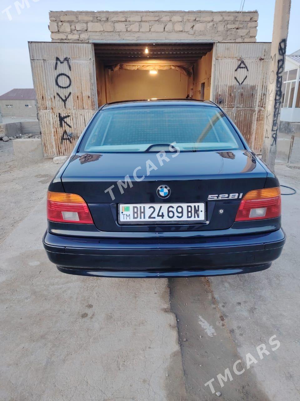 BMW E60 1998 - 95 000 TMT - Гумдаг - img 2