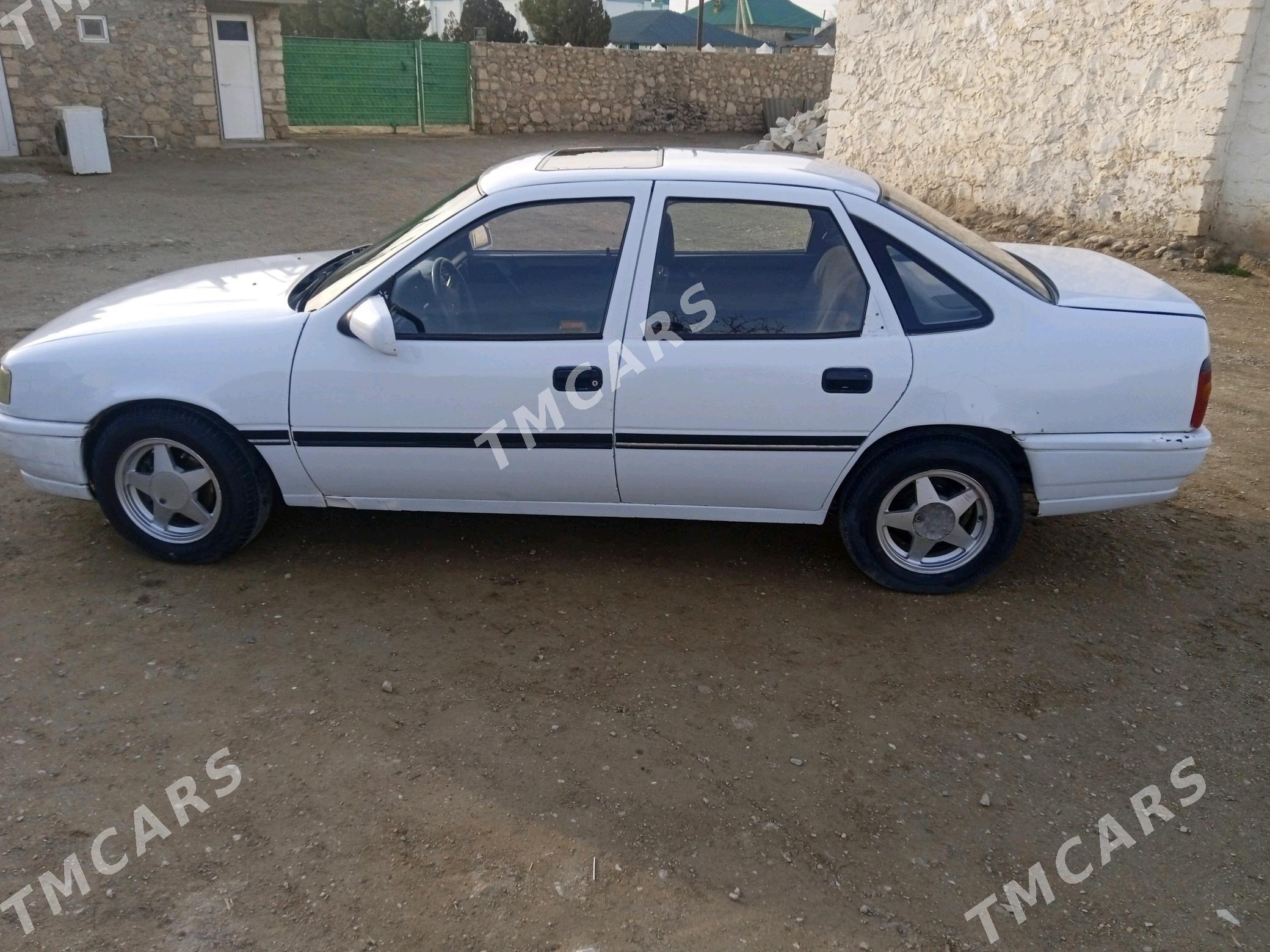 Opel Vectra 1990 - 27 000 TMT - Джебел - img 3