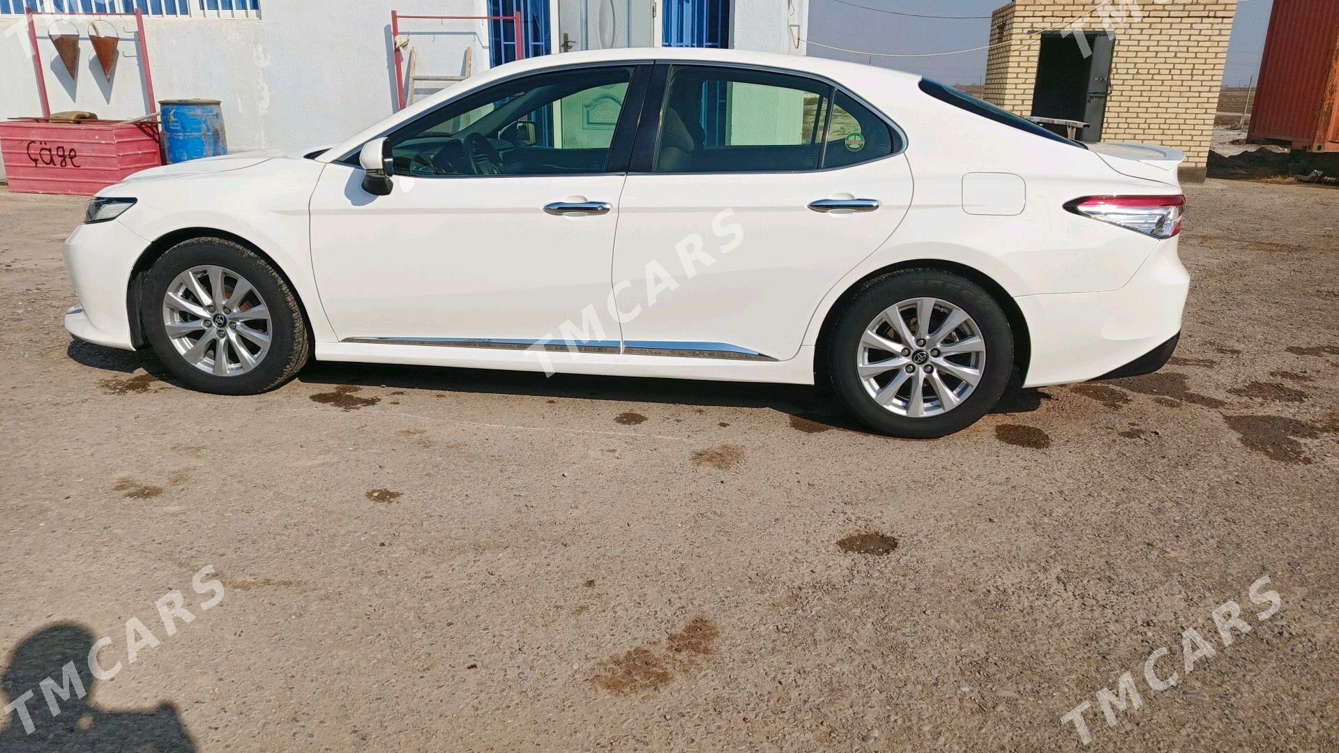 Toyota Camry 2019 - 235 000 TMT - Байрамали - img 3