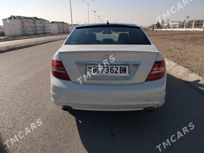 Mercedes-Benz C300 2010 - 130 000 TMT - Balkanabat - img 2