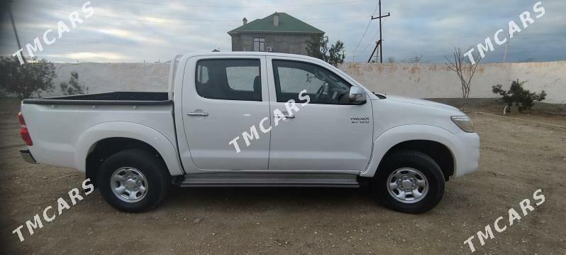 Toyota Hilux 2012 - 320 000 TMT - Balkanabat - img 2