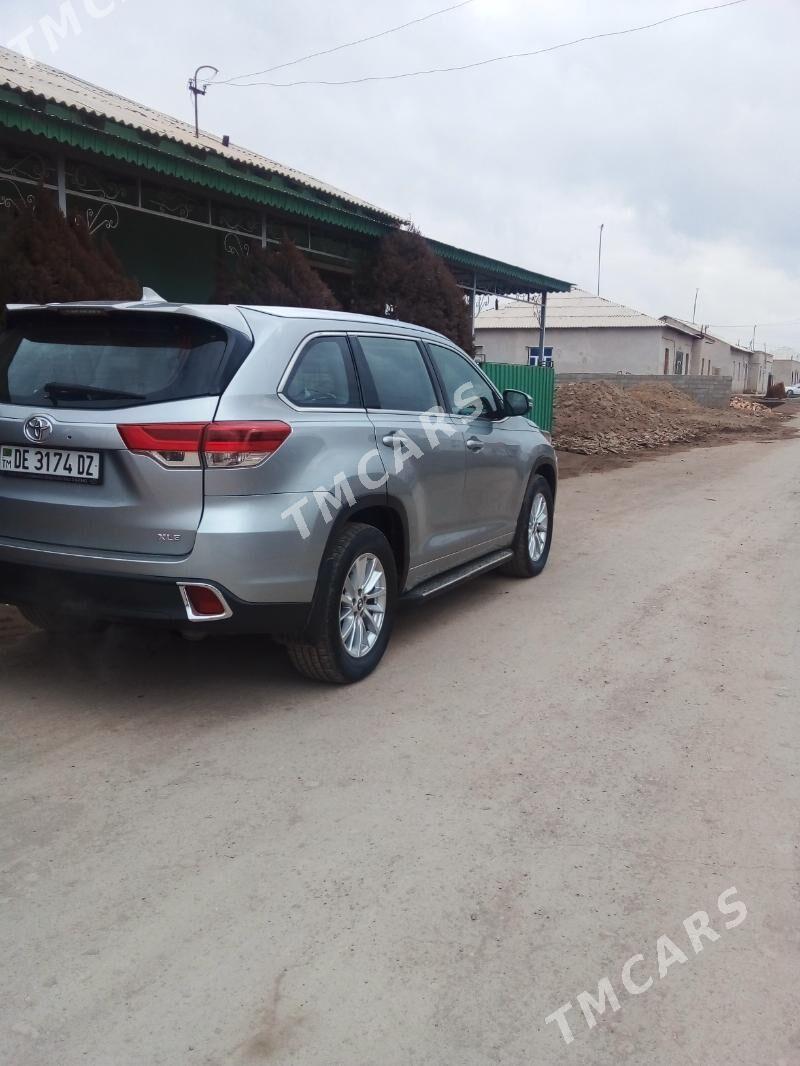 Toyota Highlander 2018 - 450 000 TMT - Şabat etr. - img 4