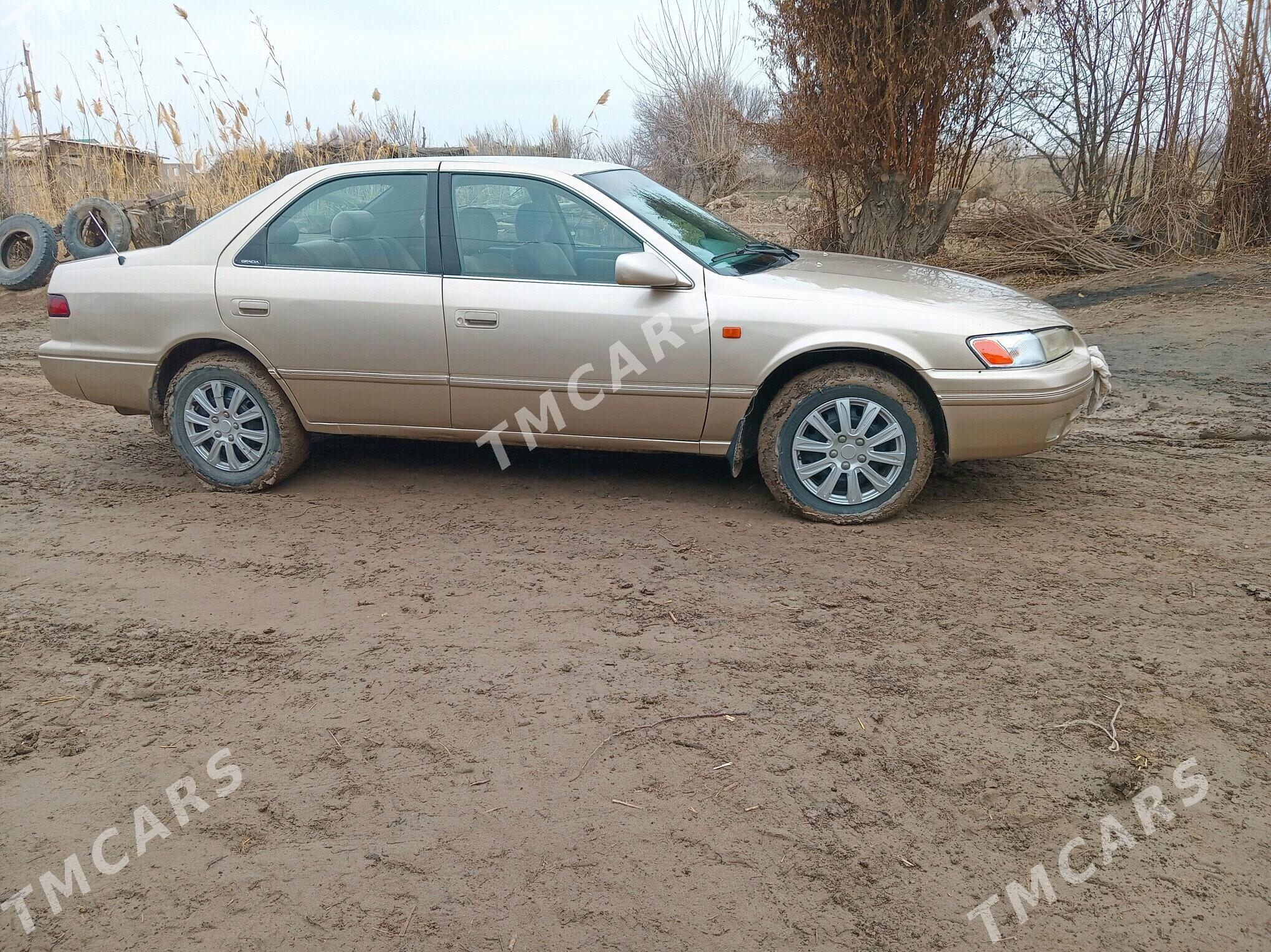 Toyota Camry 1998 - 125 000 TMT - Halaç - img 6