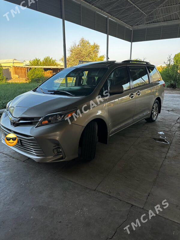 Toyota Sienna 2017 - 396 000 TMT - Мары - img 4