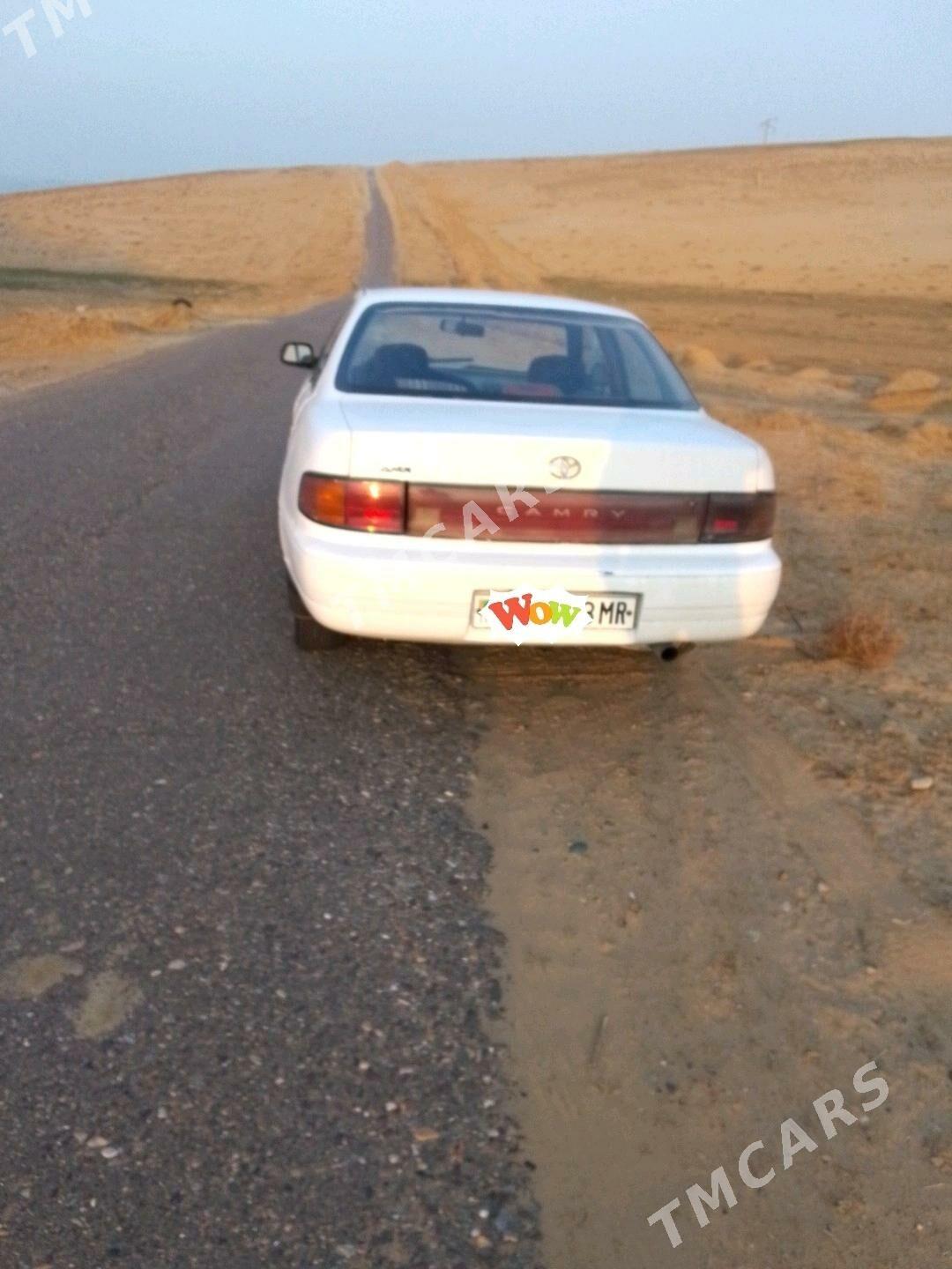 Toyota Camry 1993 - 70 000 TMT - Тагтабазар - img 2