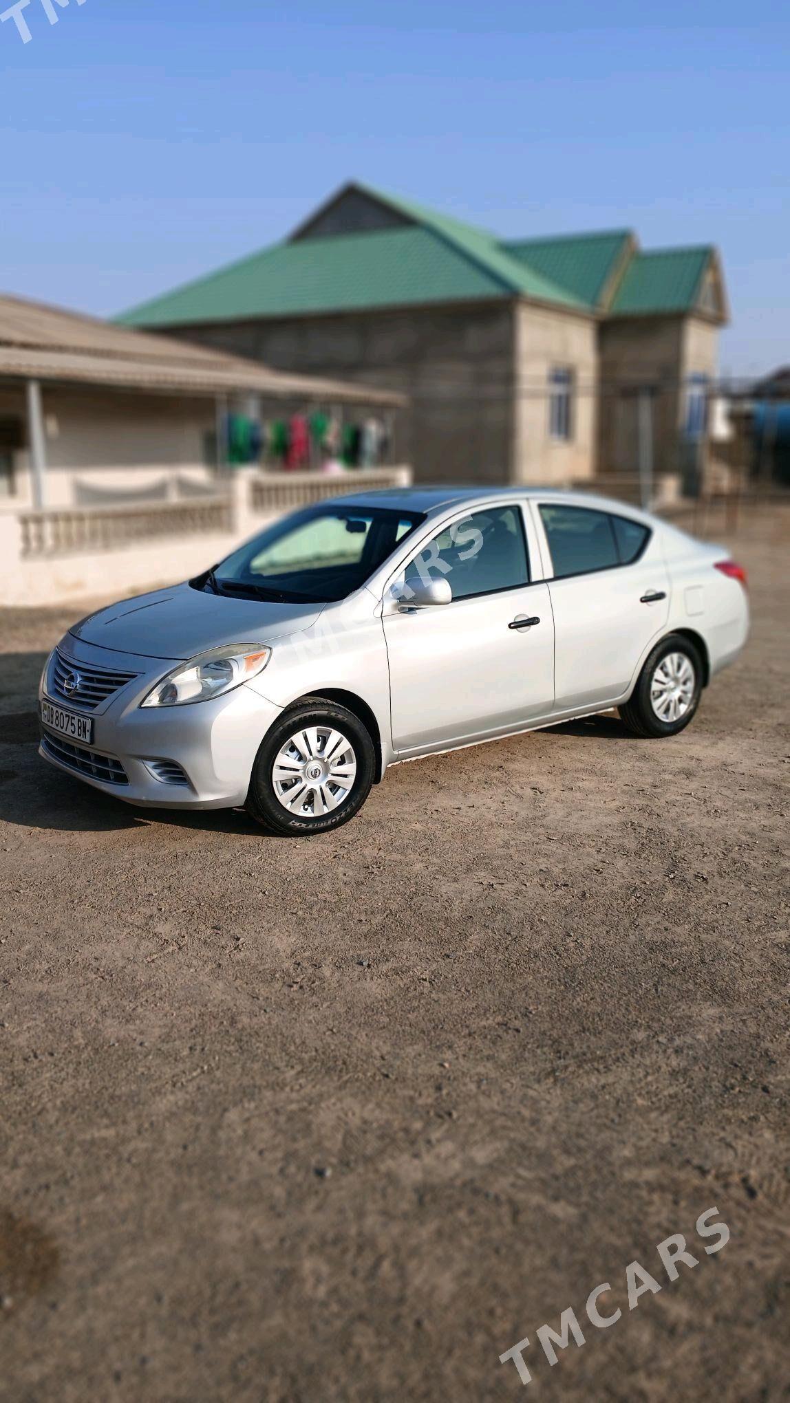 Nissan Versa 2012 - 92 000 TMT - Türkmenbaşy - img 4