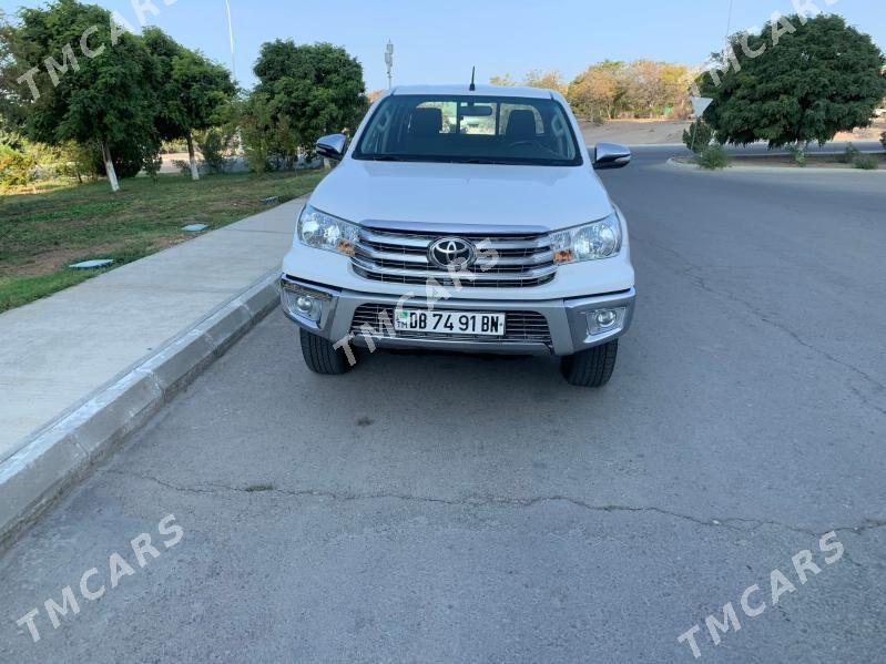 Toyota Hilux 2017 - 440 000 TMT - Aşgabat - img 4