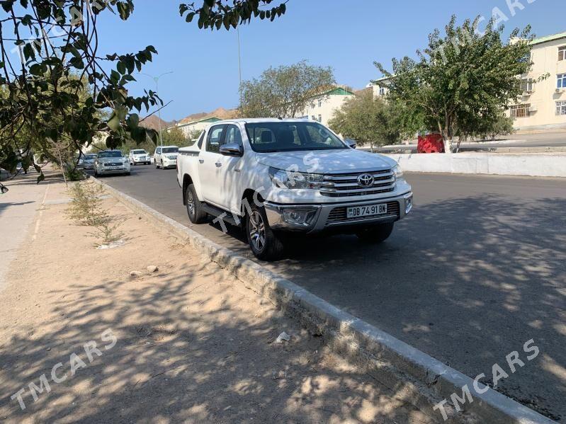 Toyota Hilux 2017 - 440 000 TMT - Aşgabat - img 3