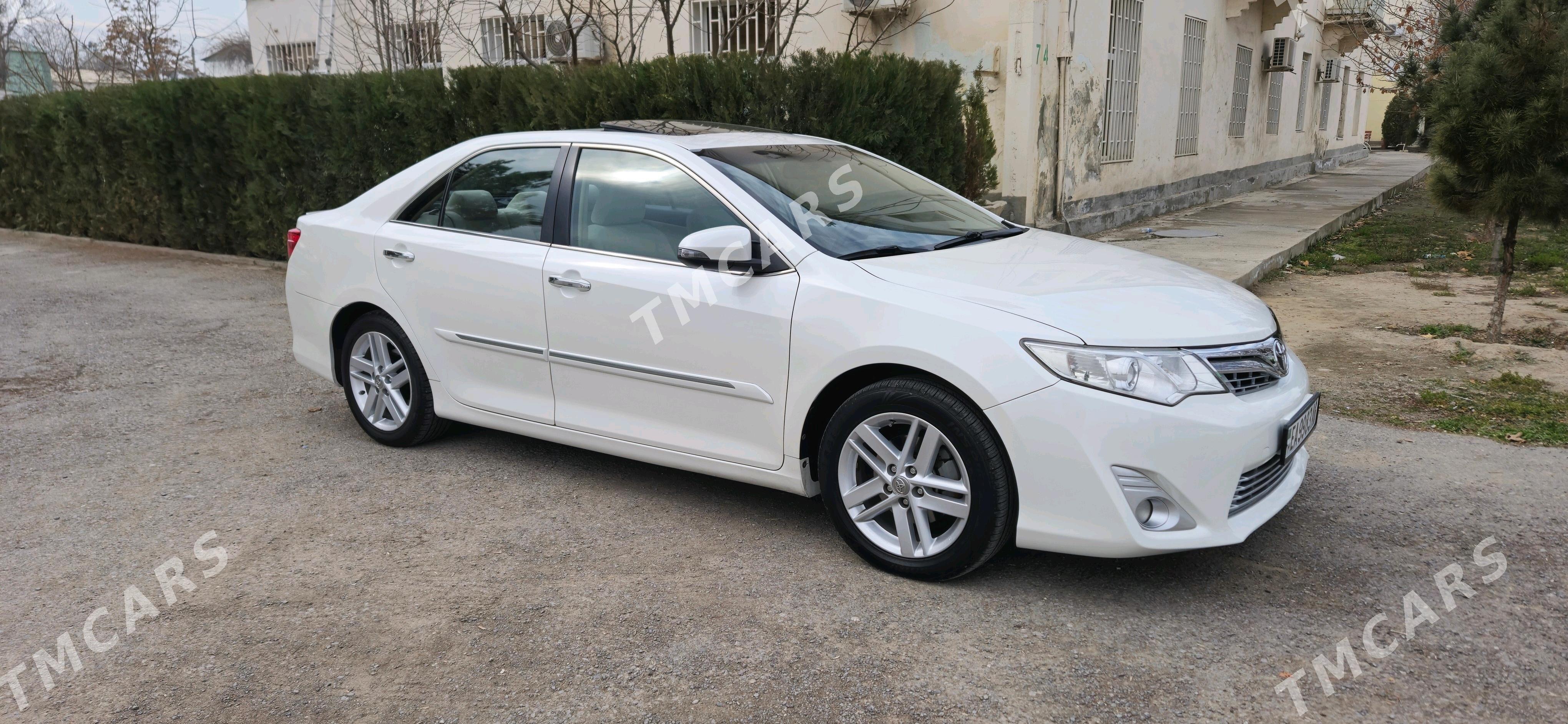 Toyota Camry 2014 - 285 000 TMT - Бедев - img 5