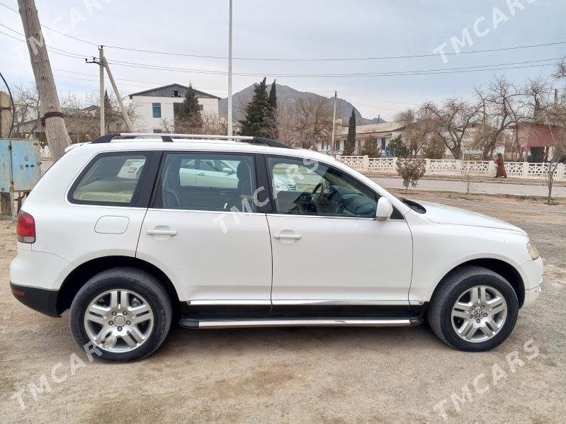 Volkswagen Touareg 2006 - 130 000 TMT - Туркменбаши - img 2