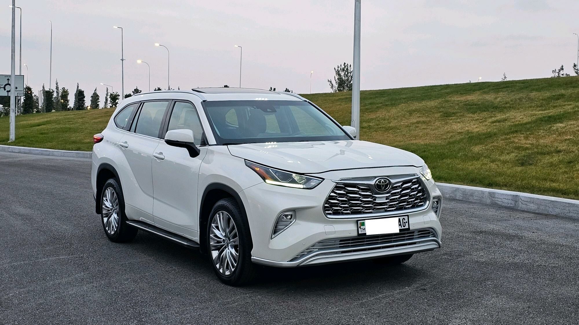 Toyota Highlander 2021 - 560 000 TMT - Aşgabat - img 3