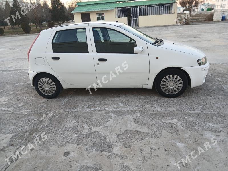 Fiat Punto 2001 - 30 000 TMT - Hitrowka - img 2