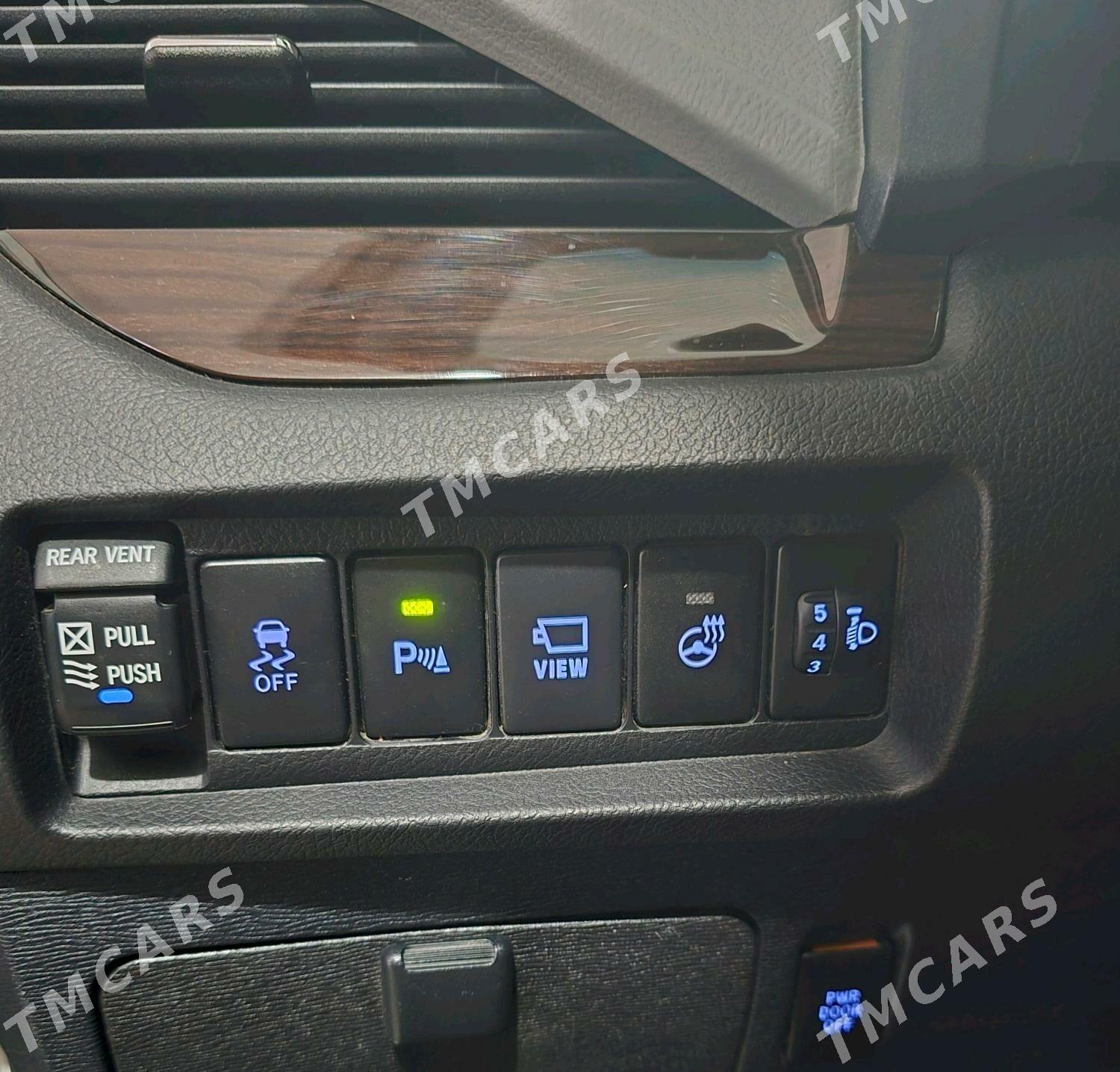 Toyota Sienna 2018 - 500 000 TMT - Büzmeýin - img 7