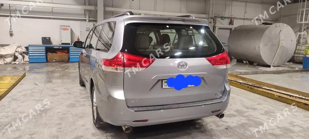 Toyota Sienna 2016 - 320 000 TMT - Türkmenbaşy - img 6