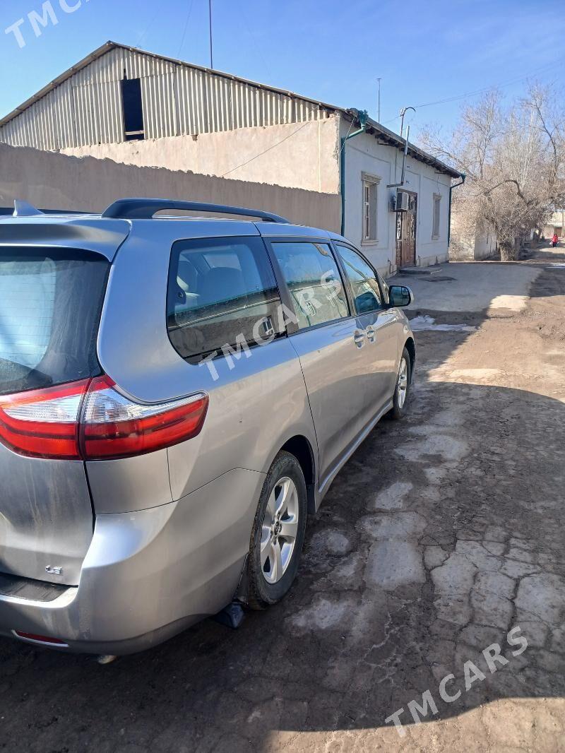 Toyota Sienna 2018 - 340 000 TMT - Gurbansoltan Eje - img 4