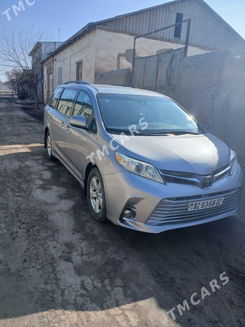 Toyota Sienna 2018 - 340 000 TMT - Gurbansoltan Eje - img 2