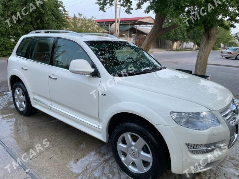 Volkswagen Touareg 2010 - 315 000 TMT - Балканабат - img 4