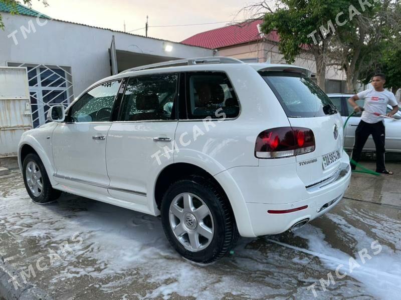 Volkswagen Touareg 2010 - 315 000 TMT - Балканабат - img 3