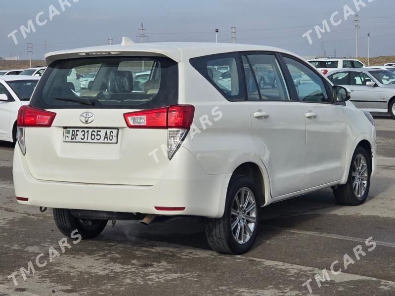 Toyota Innova 2019 - 245 000 TMT - Aşgabat - img 6