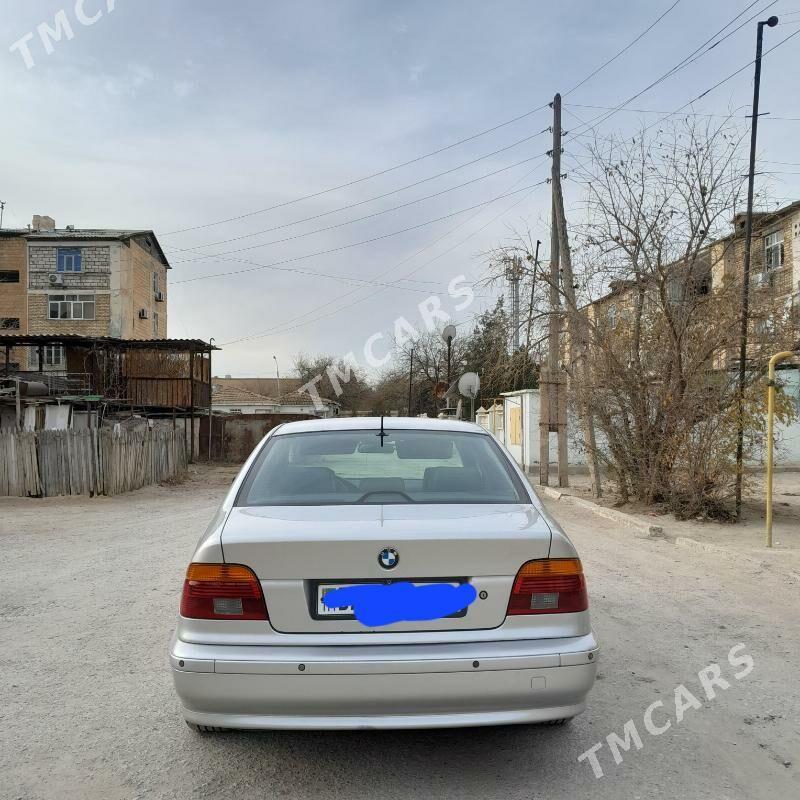 BMW E39 2002 - 100 000 TMT - Балканабат - img 5