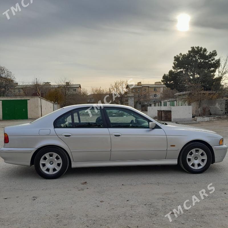 BMW E39 2002 - 100 000 TMT - Балканабат - img 2