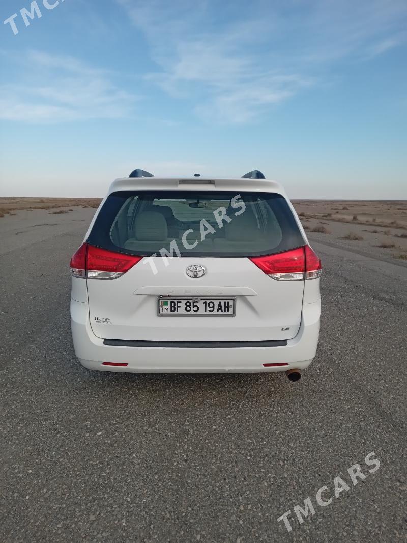 Toyota Sienna 2010 - 260 000 TMT - Серахс - img 2