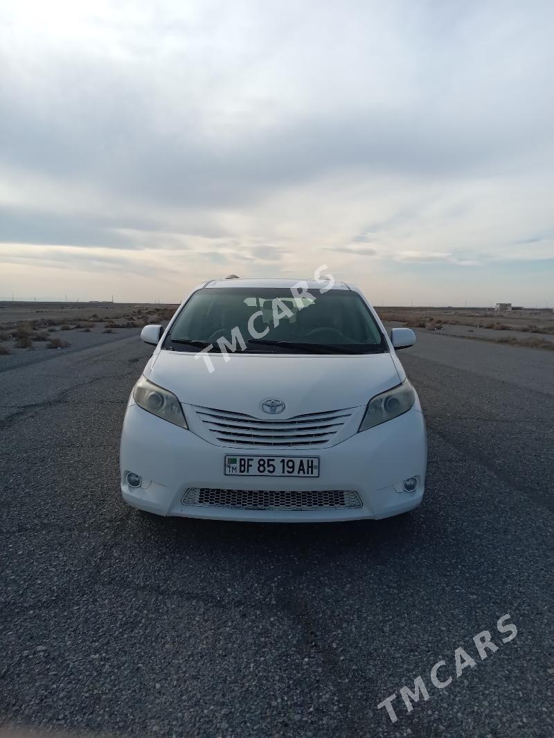 Toyota Sienna 2010 - 260 000 TMT - Серахс - img 3