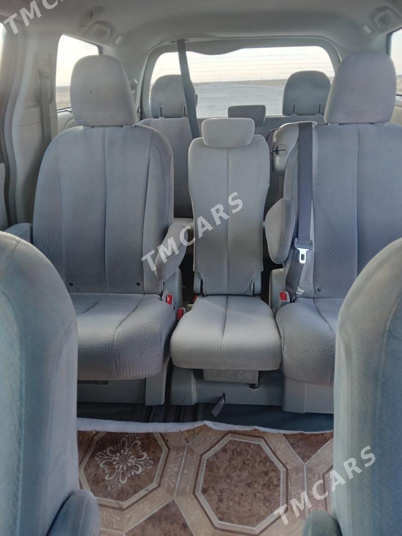 Toyota Sienna 2010 - 260 000 TMT - Серахс - img 4