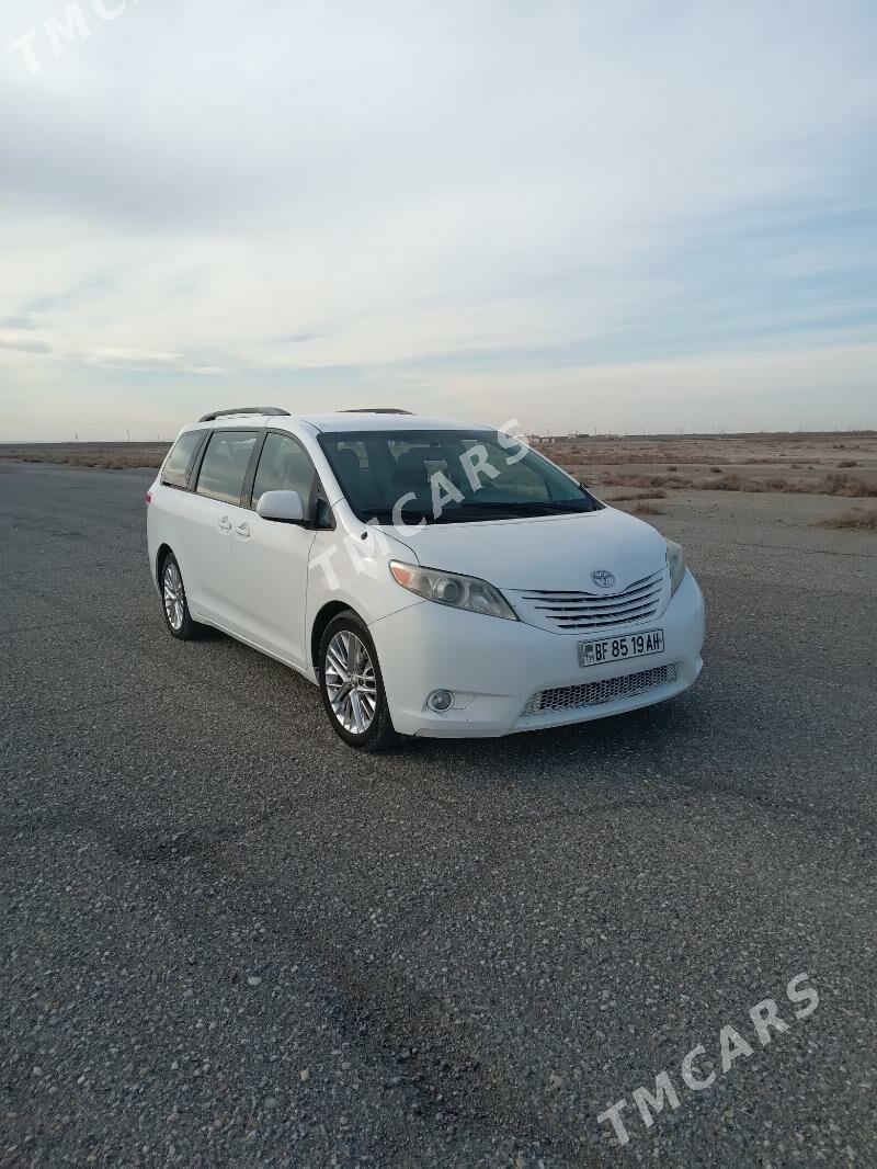 Toyota Sienna 2010 - 260 000 TMT - Серахс - img 5