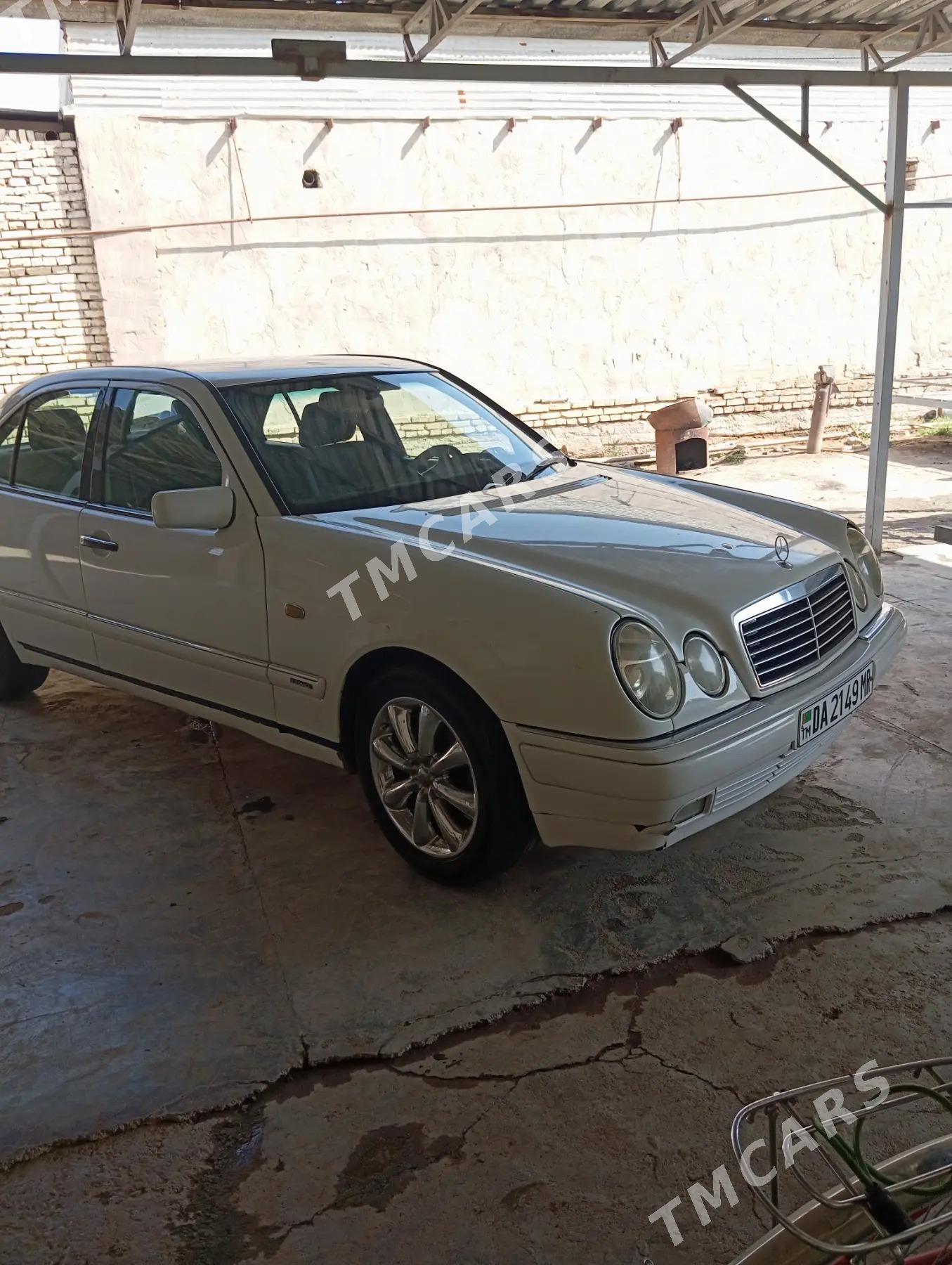 Mercedes-Benz E320 1998 - 80 000 TMT - Мары - img 10